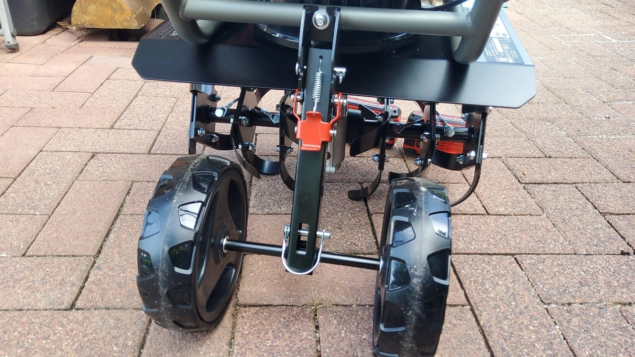 Einhell GP-CR 36/45 Li E BL-Solo: Räder und Bremssporn