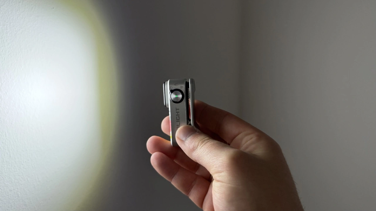 Olight Oclip Pro: Lampe im Einhandtest