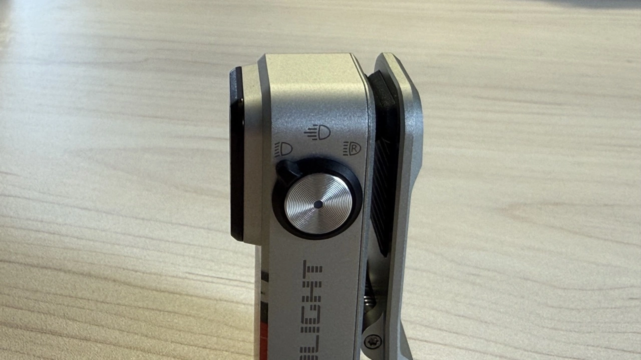 Olight Oclip Pro: Schalter für Lichtmodi