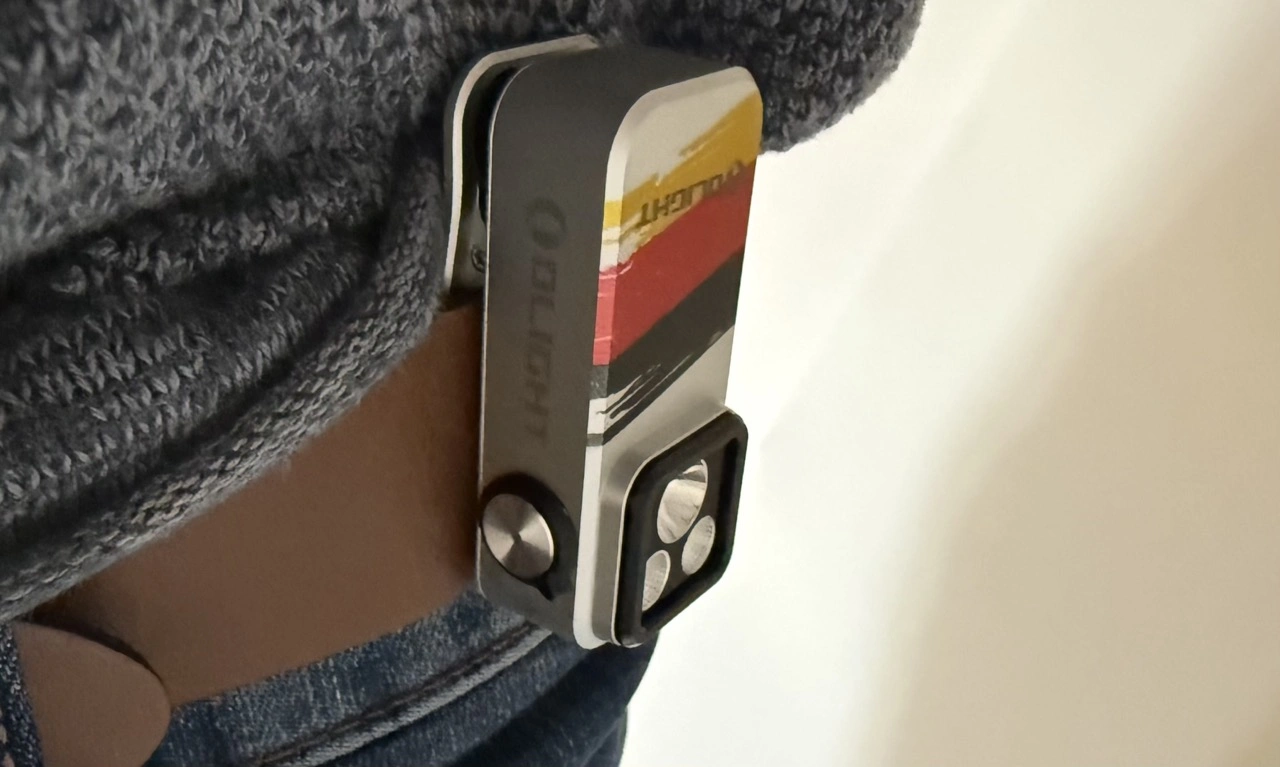 Olight Oclip Pro: Clip an dicker Kleidung