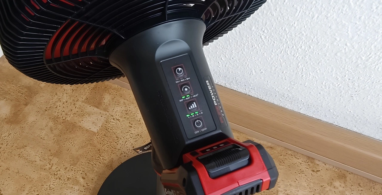 Einhell GE-CF 18/320 P Li-Solo: Bedienfeld und Akkuanschluss
