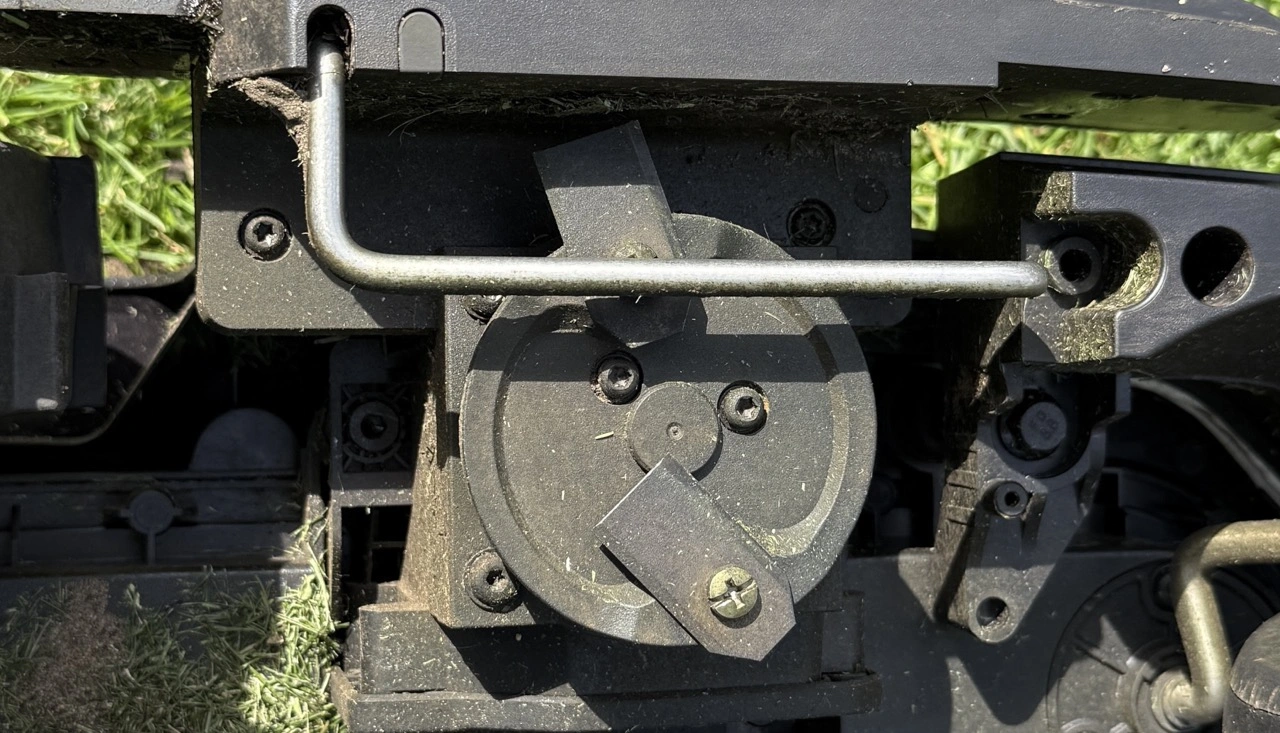 Roborock RockMow S115: PreciEdge-Klingenmodul an der Unterseite