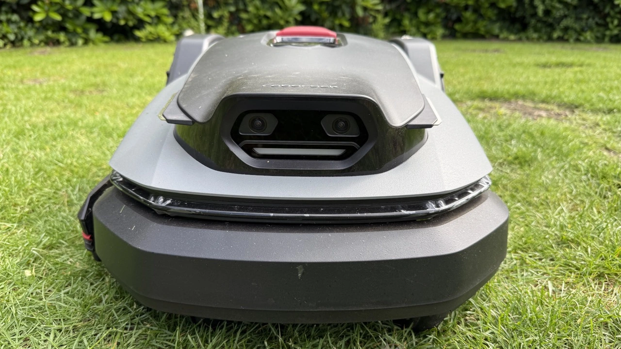 Roborock RockMow S115: Front mit Dual-Kamera und Sensorik