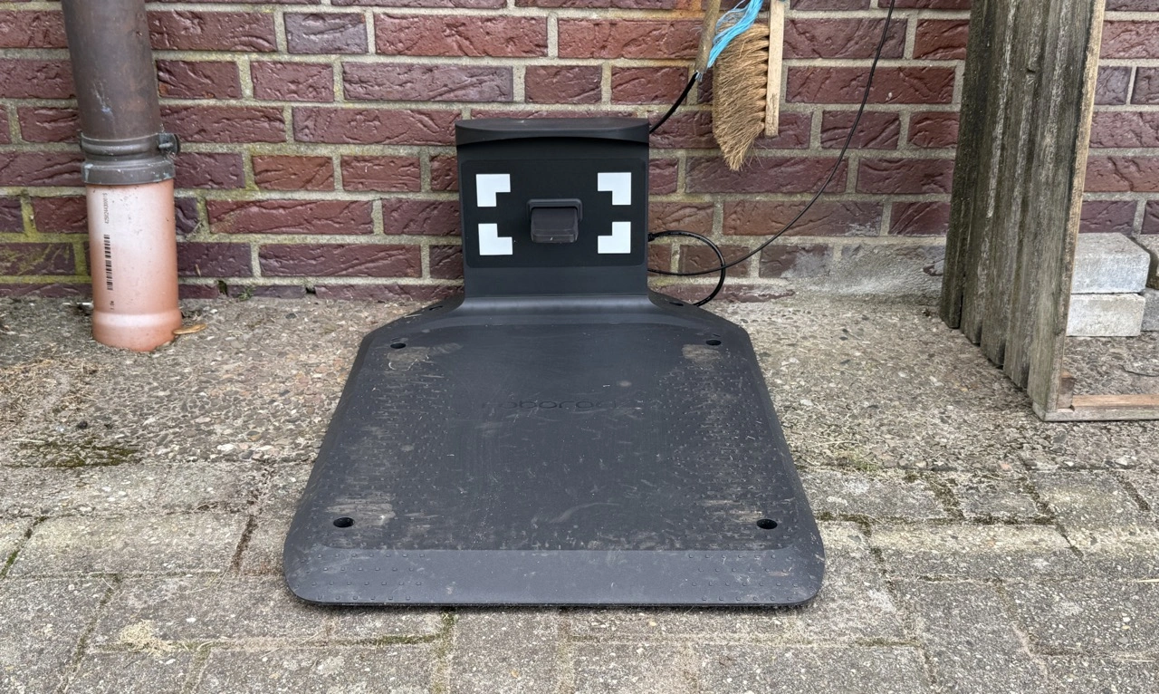 Roborock RockMow Z150: Ladestation im Testaufbau