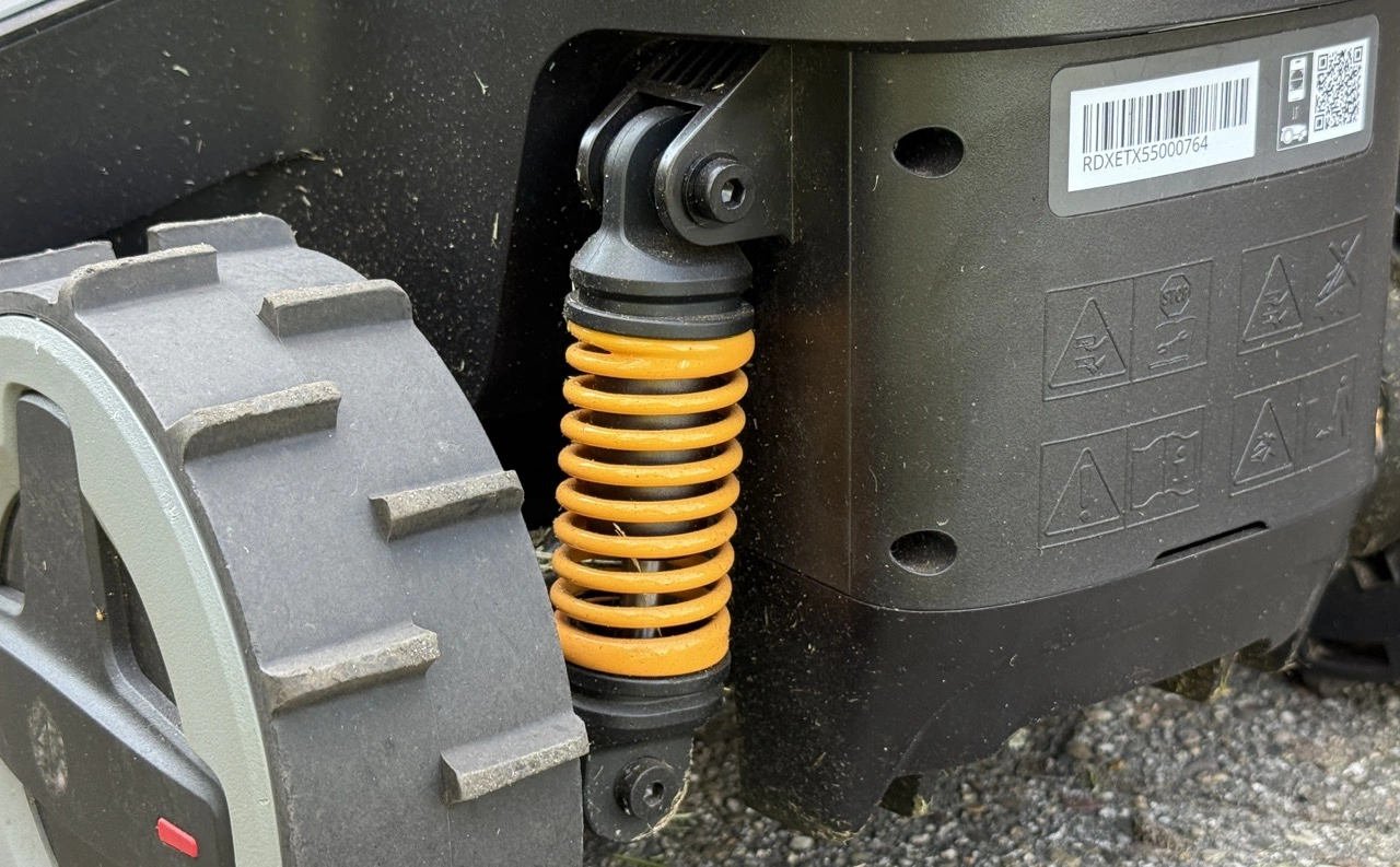 Roborock RockMow Z150: Federung am Antriebsrad