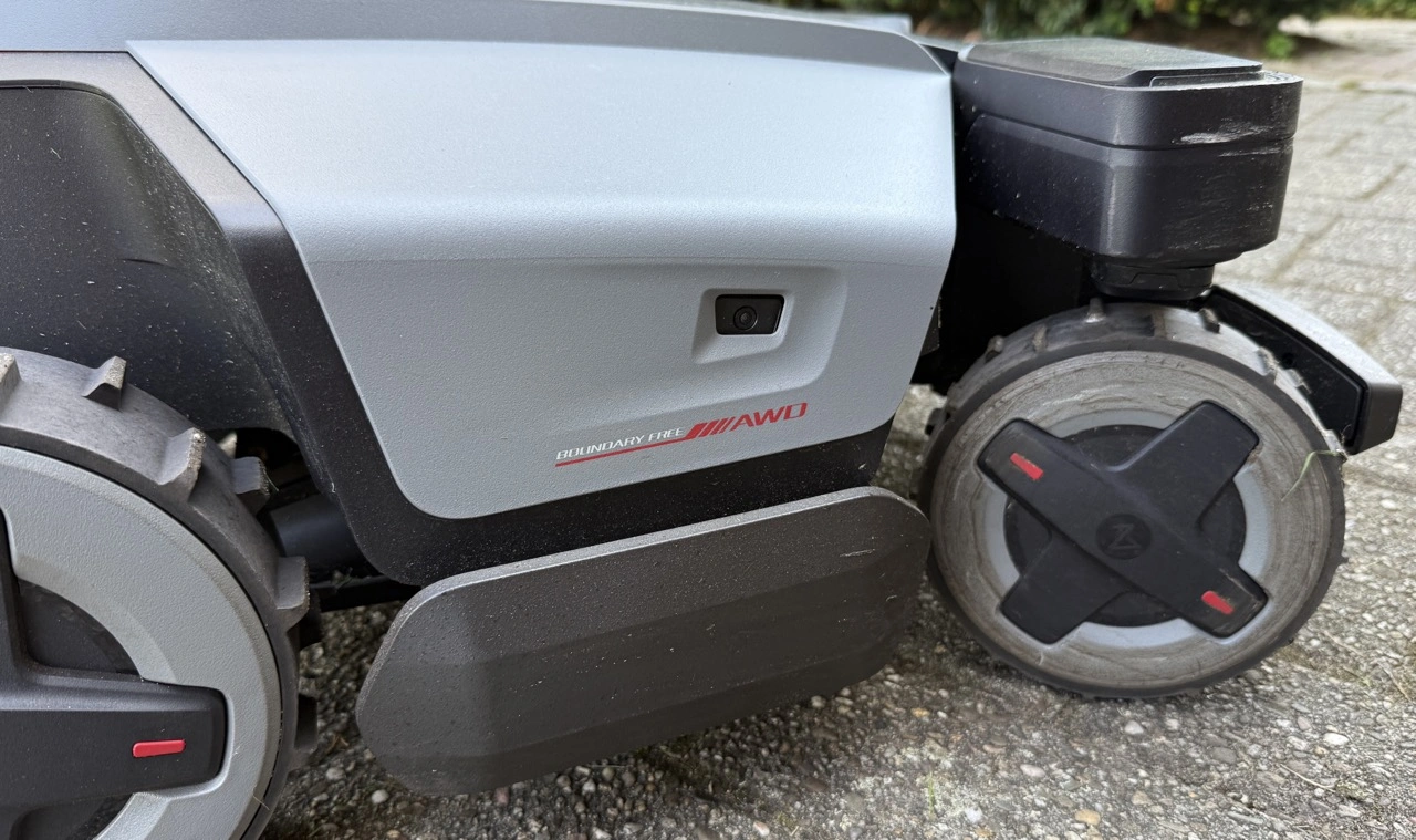 Roborock RockMow Z150: Seitenkamera und Vorderrad