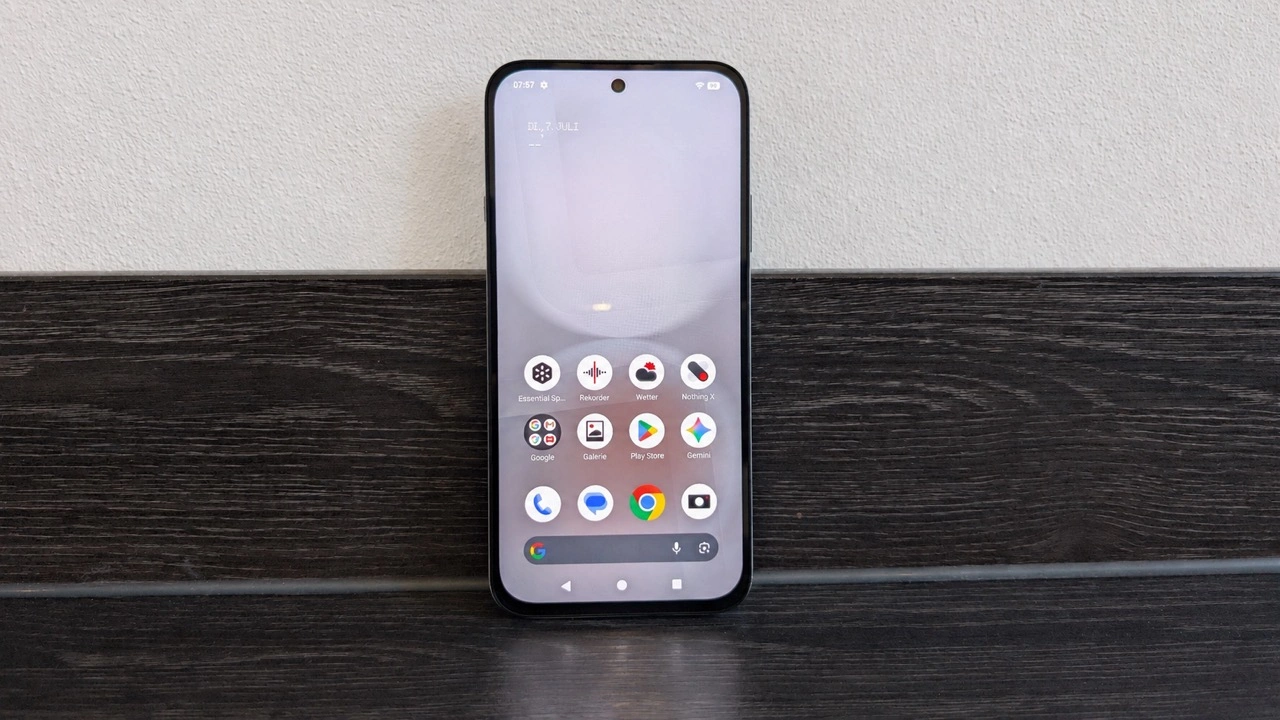 Nothing Phone (4b): Vorderseite mit Startbildschirm