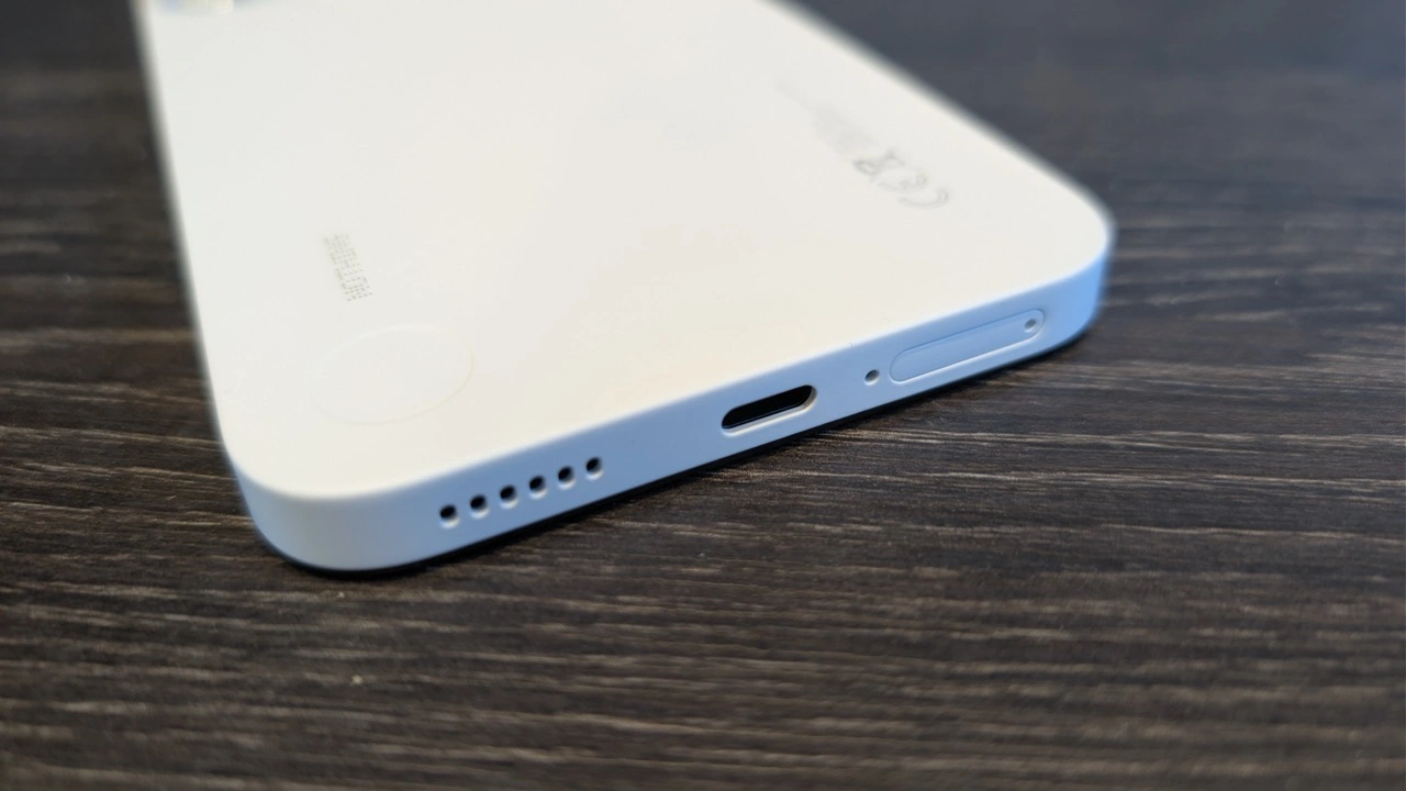 Nothing Phone (4b): USB-C-Anschluss an der Unterkante