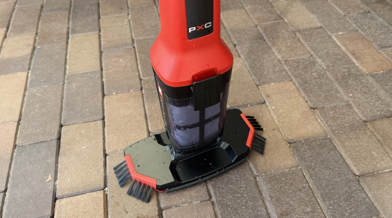 Einhell Akku-Poolsauger GE-PV 18/42 Li T-Solo: Saugplatte und seitliche Bürsten