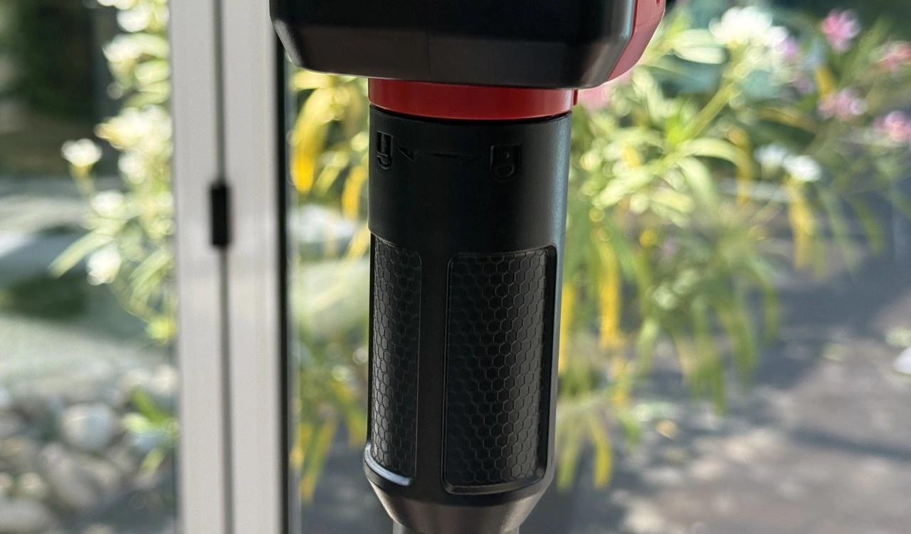 Einhell Akku-Poolsauger GE-PV 18/42 Li T-Solo: Griffstück und Teleskopverstellung