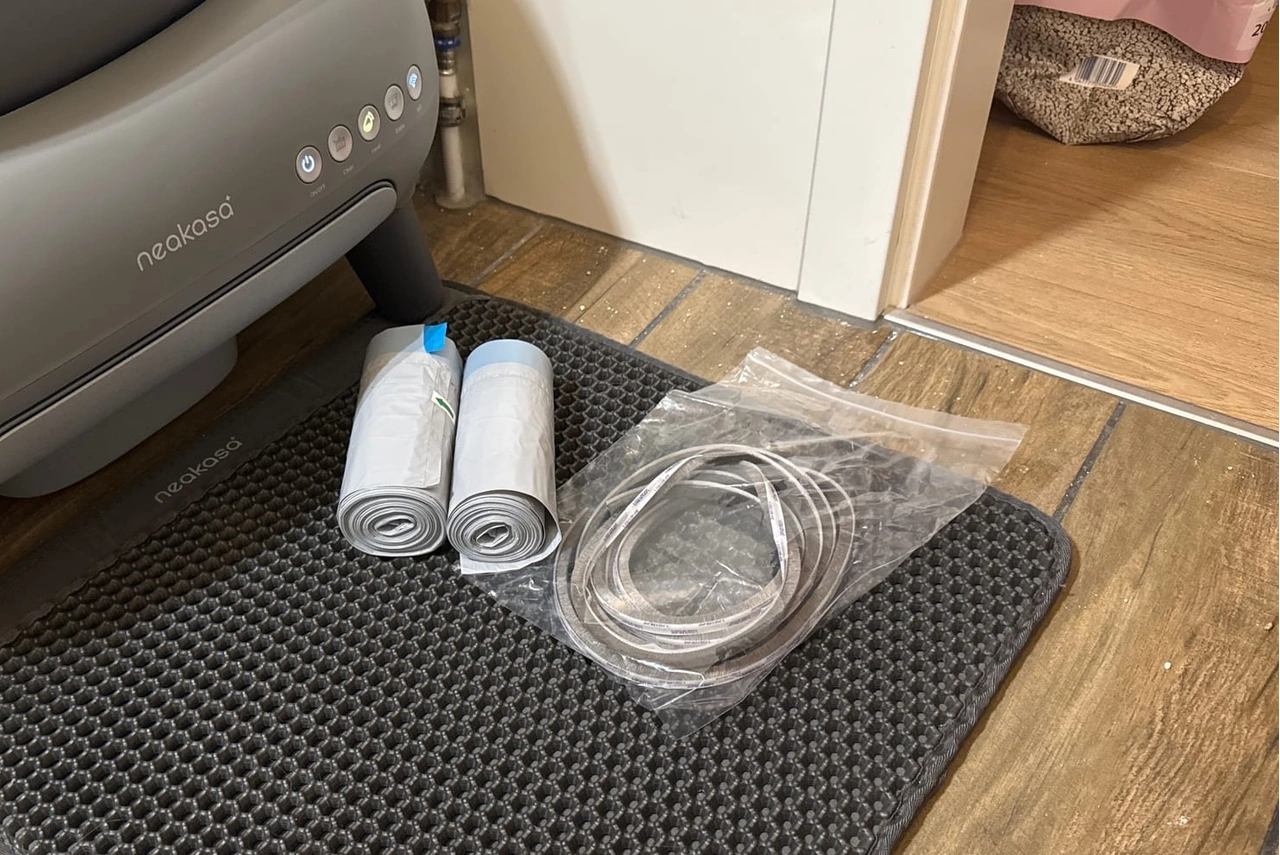 Neakasa M1 Plus: selbstreinigende Katzentoilette mit Streumatte