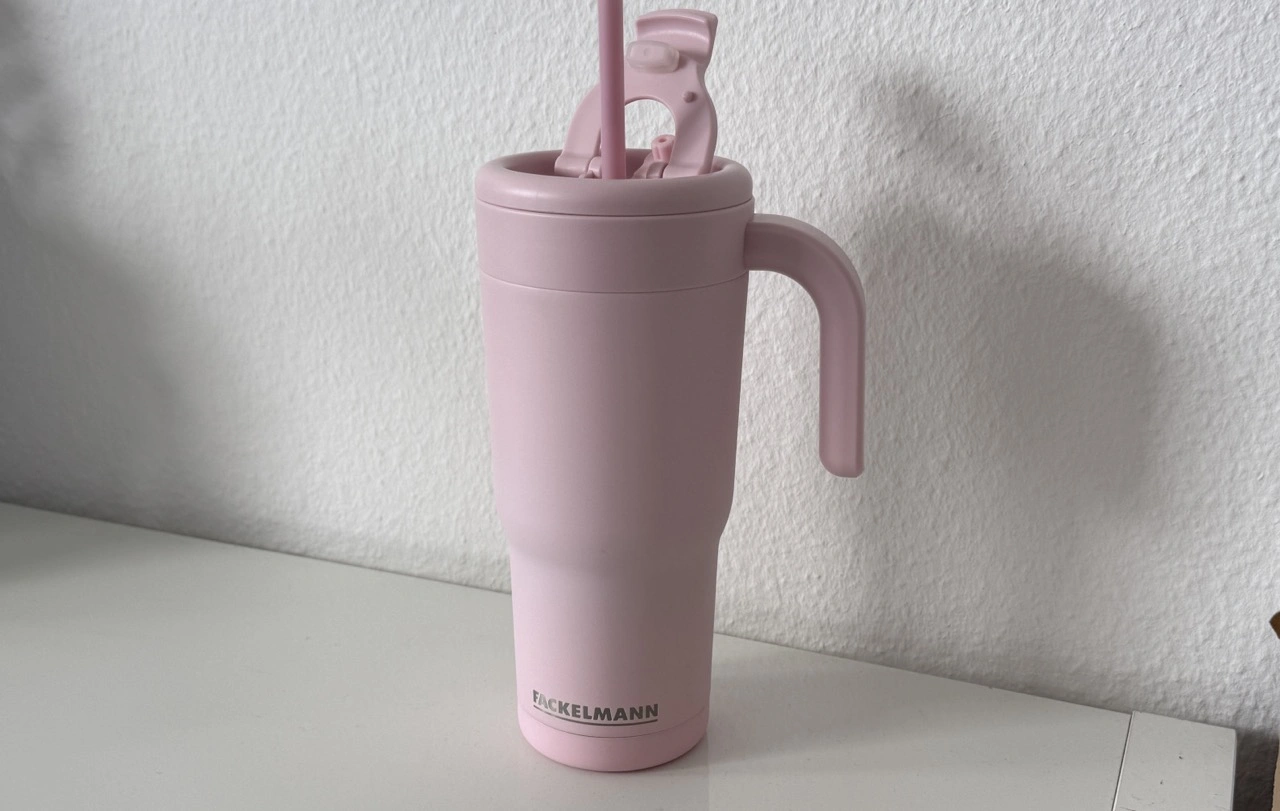 Fackelmann x Pamela Reif Thermotrinkbecher 720ml: Thermobecher in Pastellrosa mit Deckel und Griff