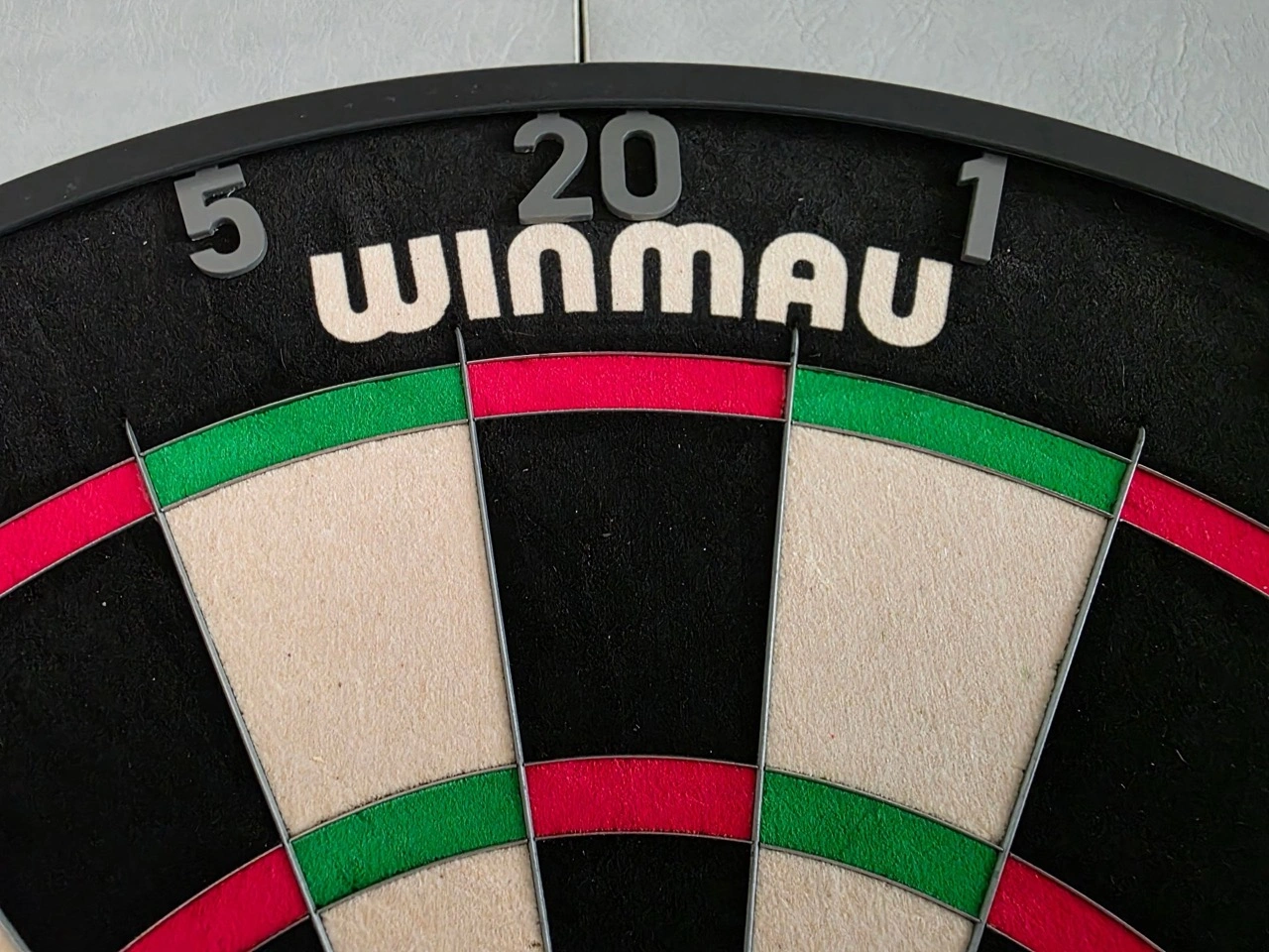 Winmau Blade X: Zahlenring und dünne Verdrahtung