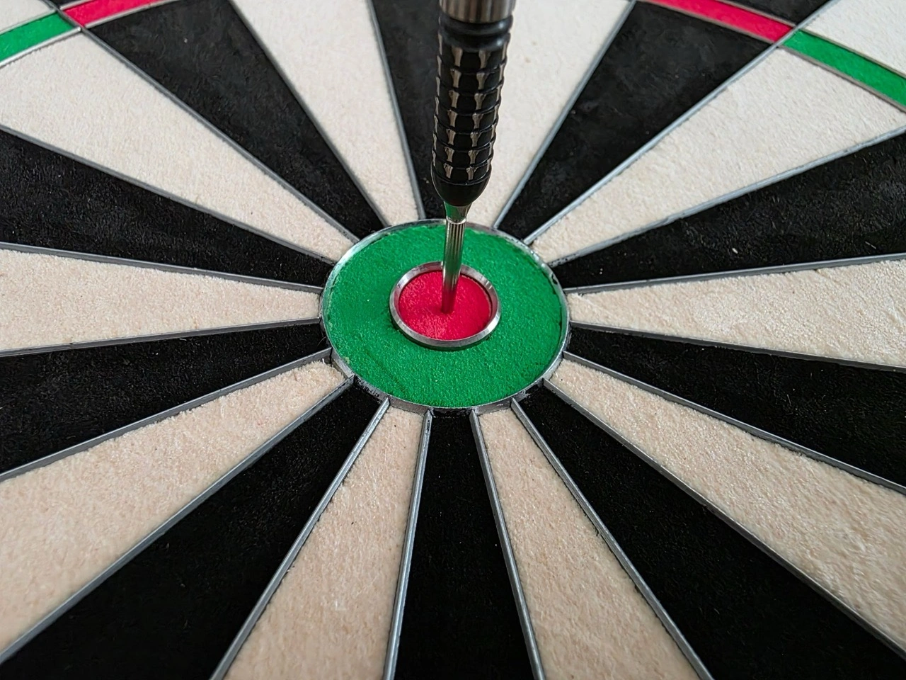 Winmau Blade X: Dart im Bullseye