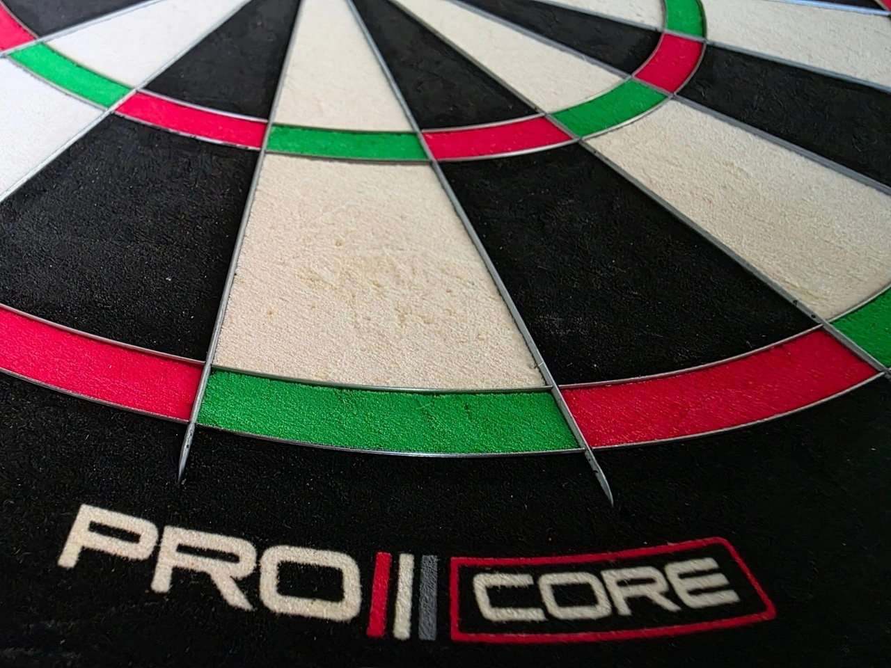 Winmau Blade X: Sisaloberfläche und Pro-Core-Bereich