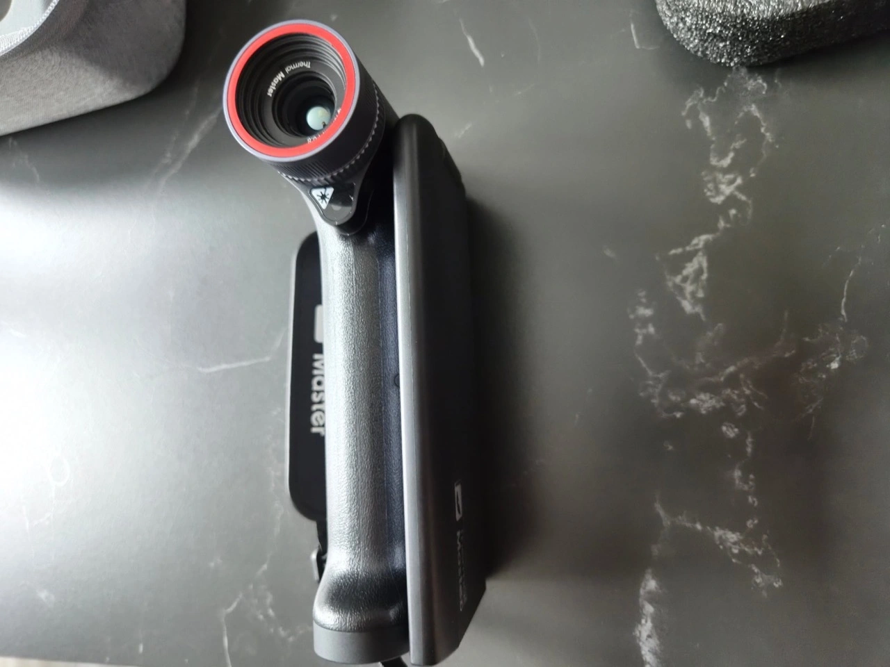 Thermal Master DV2: Kamera in seitlicher Ansicht