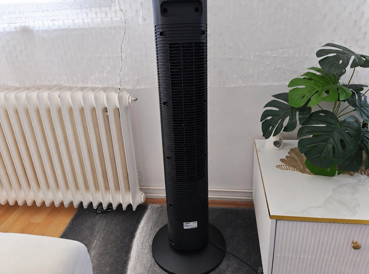 Princess DC-Turmventilator 352390: Rückseite mit Lüftungsgitter und Standfuß