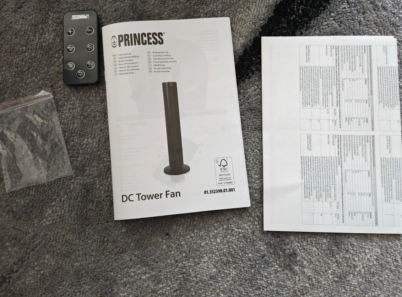 Princess DC-Turmventilator 352390: Lieferumfang mit Fernbedienung und Anleitung