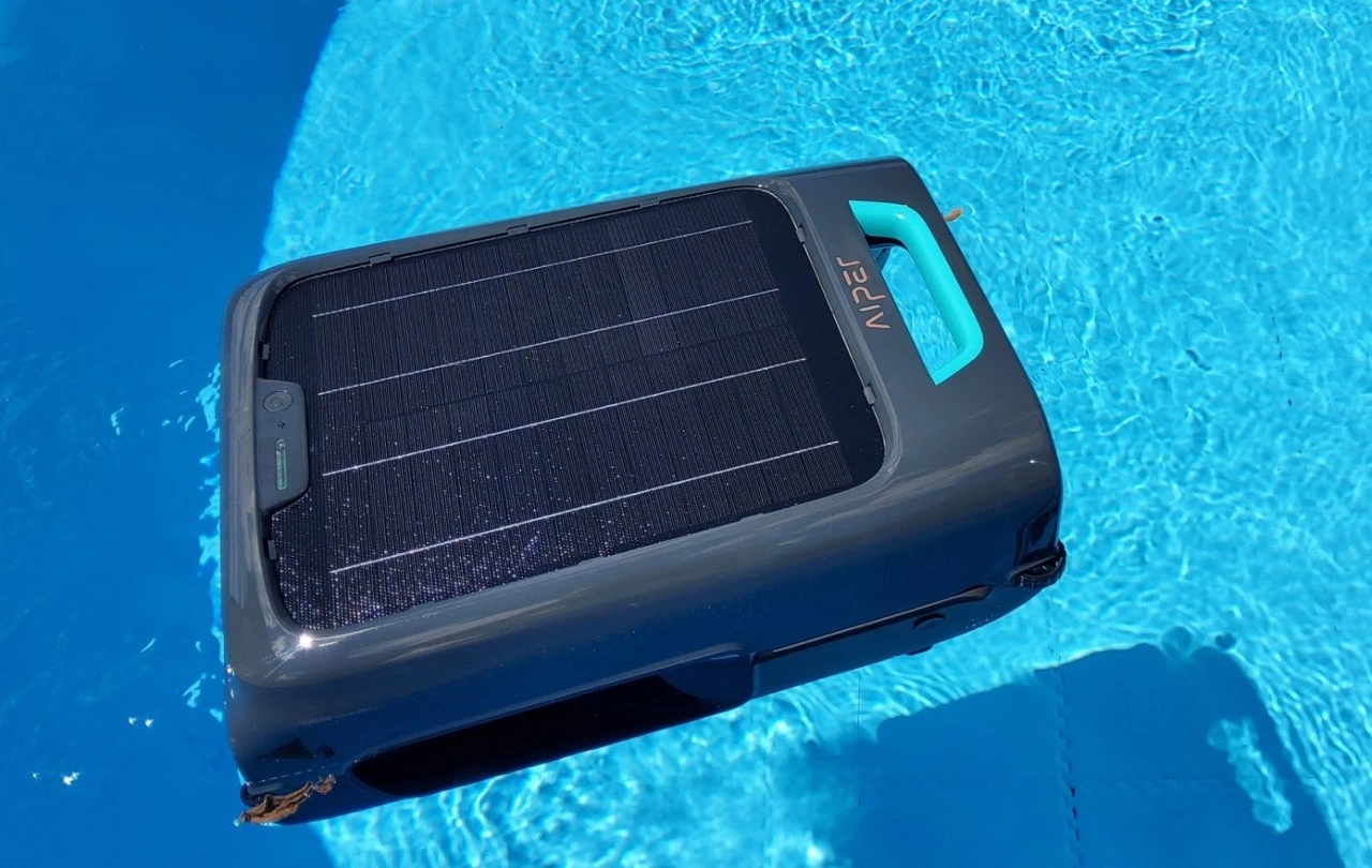 Aiper EcoSurfer S2: Solarpanel auf der Gehäuseoberseite