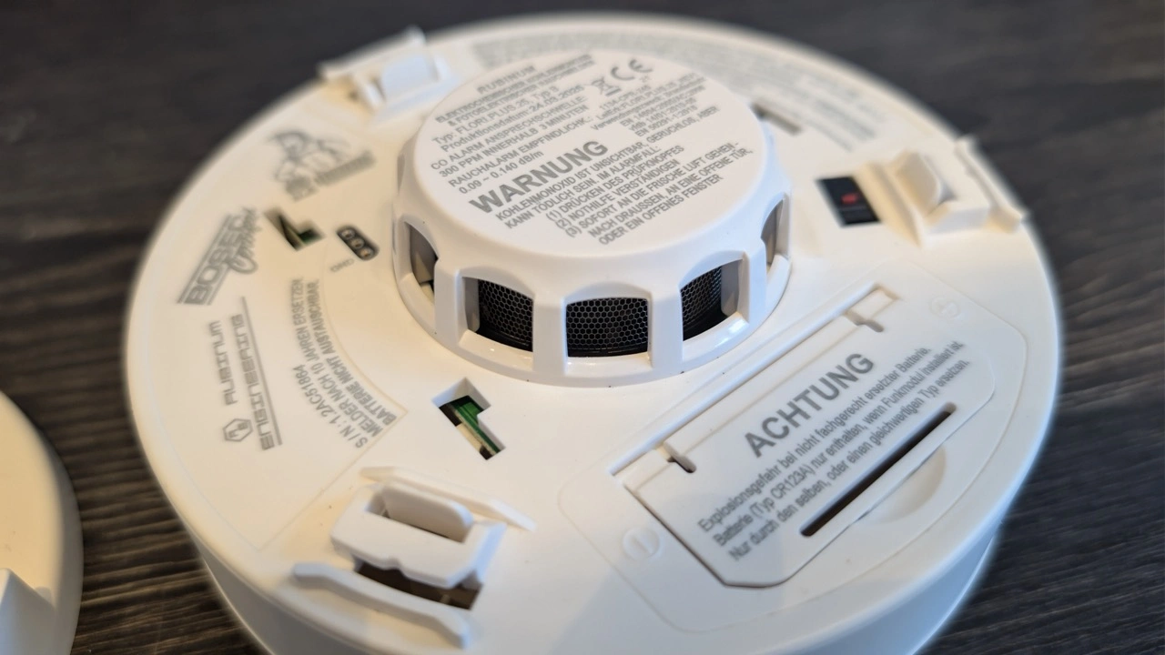 FLORI.PLUS.25: Rückseite mit Sensorkammer und Batteriefach