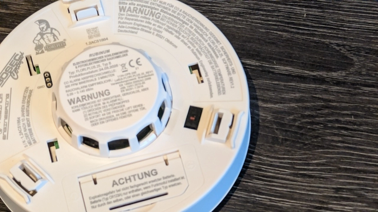 FLORI.PLUS.25: Rückseite mit Aktivierungsschalter und Batteriefach