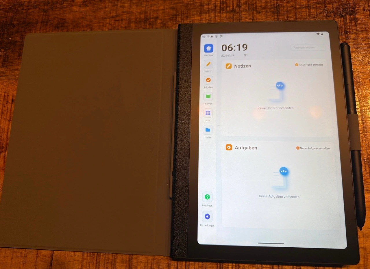 HUION Note E: geöffnetes Gerät mit Startseite und Stift