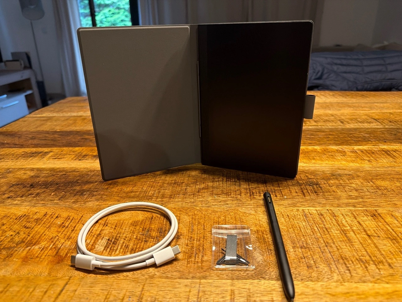 HUION Note E: Lieferumfang mit Hülle, Kabel, Spitzen und Stift