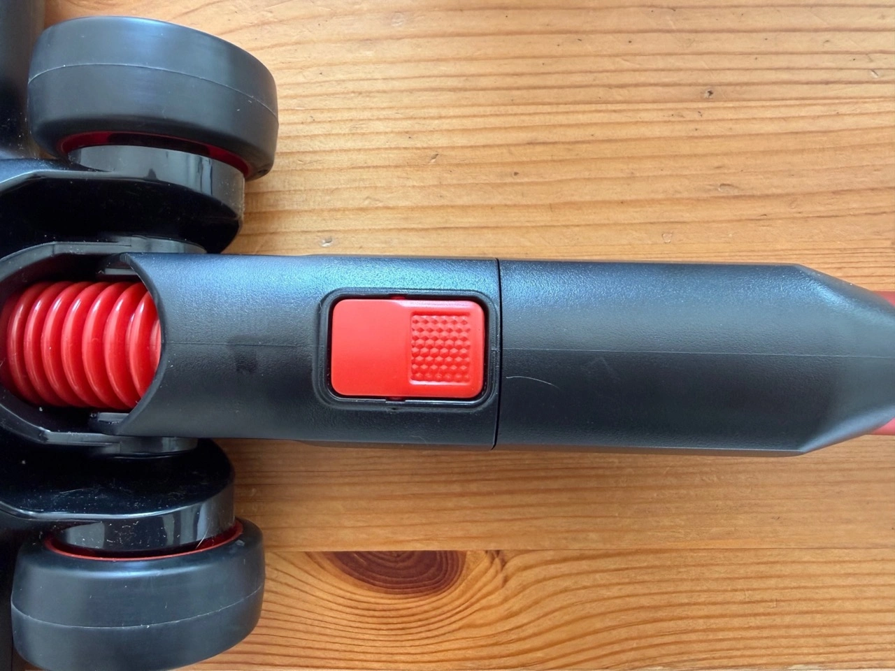 Einhell TE-SV 18/270 Li BL-Solo: Gelenkbereich der Bodendüse