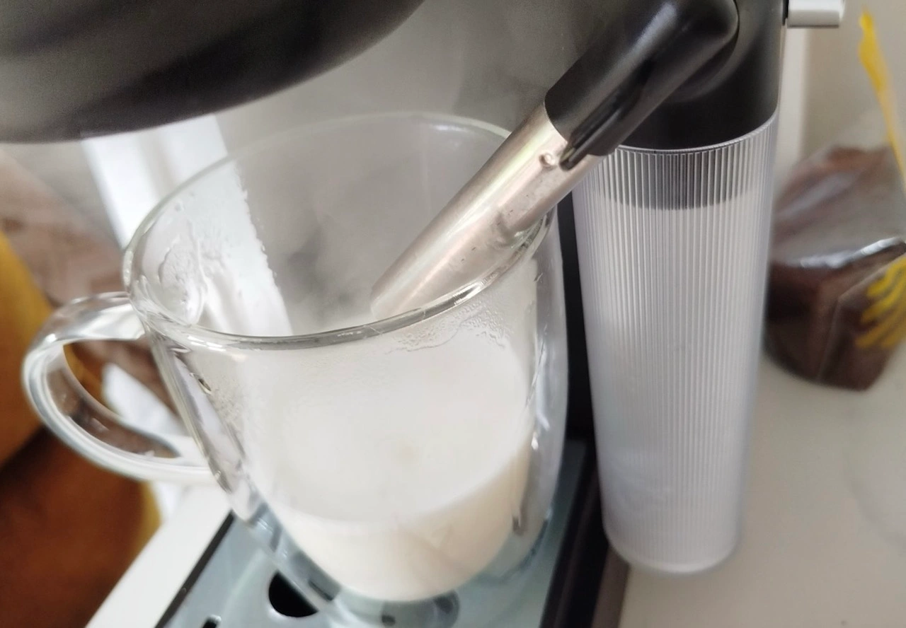 Princess 249422: automatische Milchausgabe in die Tasse