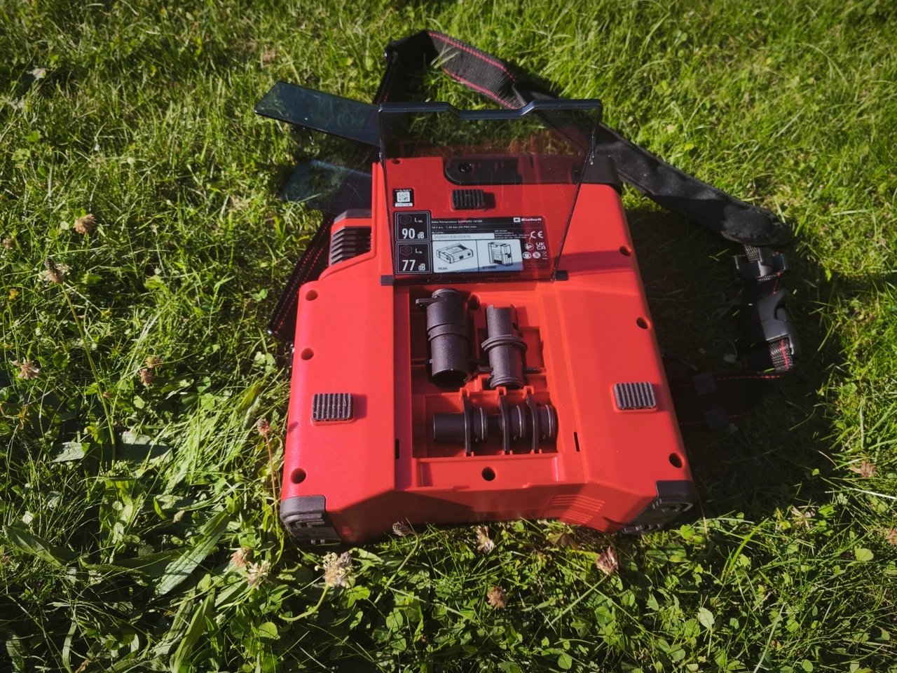Einhell SUPPERO 18/380: integriertes Adapterfach auf der Unterseite