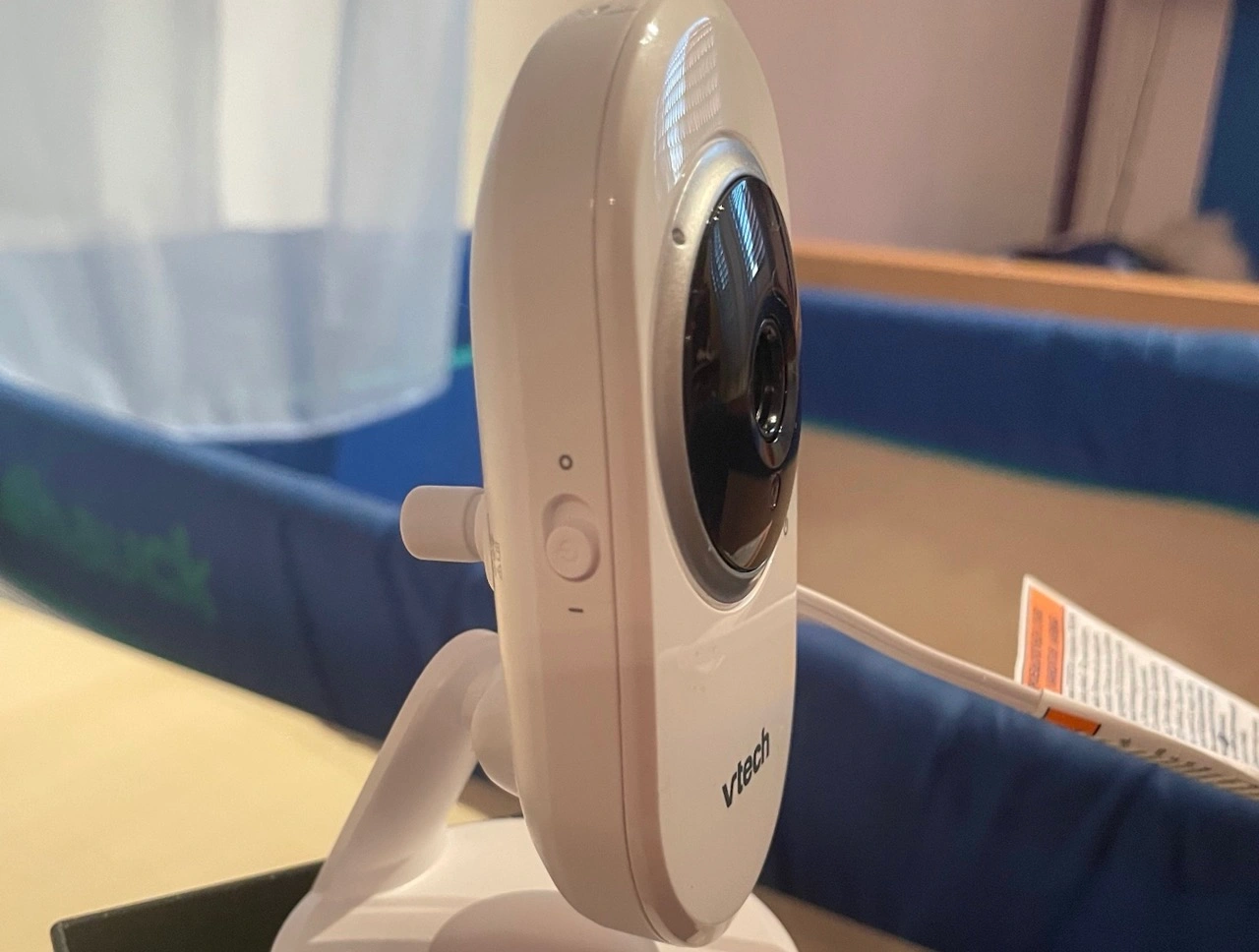 VTech VM3254: Kamera in seitlicher Ansicht