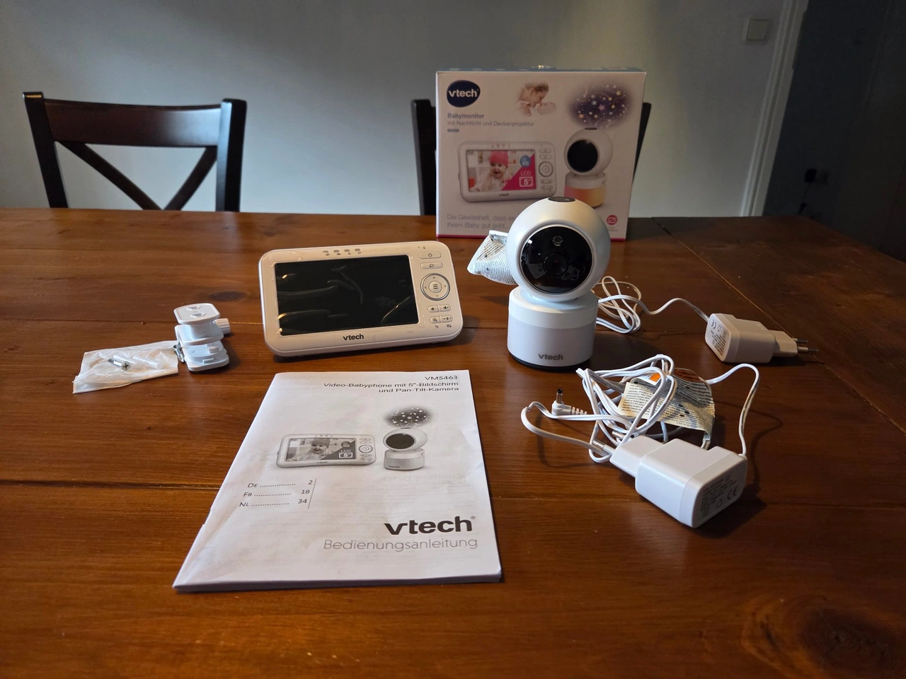 VTech Video-Babyphone VM5463: Lieferumfang mit Kamera und Elterneinheit