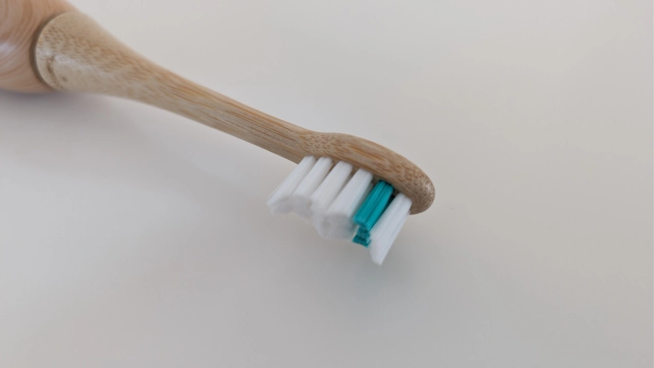 bamtoo KOA V2 Pro: Pro 3D Bambus Bürstenkopf mit abgestuften Borsten