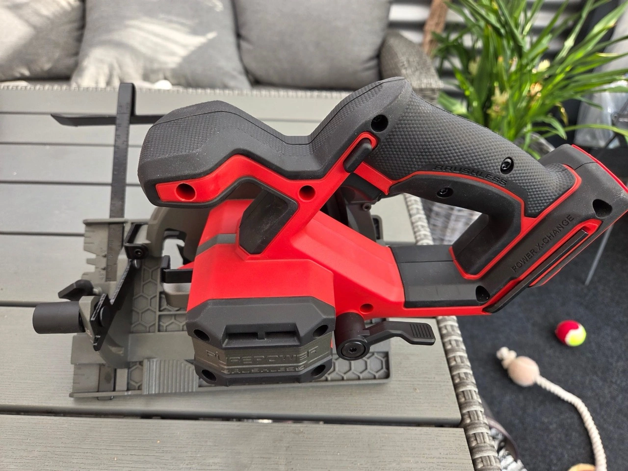 Einhell TP-CS 18/136-C Li BL: Griffbereich und kompakte Bauform