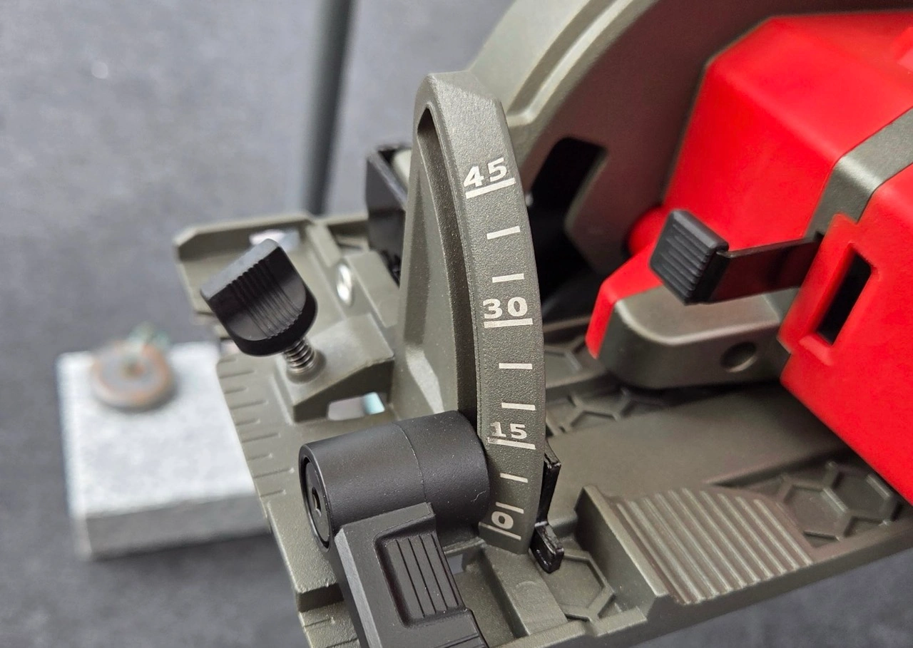 Einhell TP-CS 18/136-C Li BL: Winkelskala der Neigungsverstellung