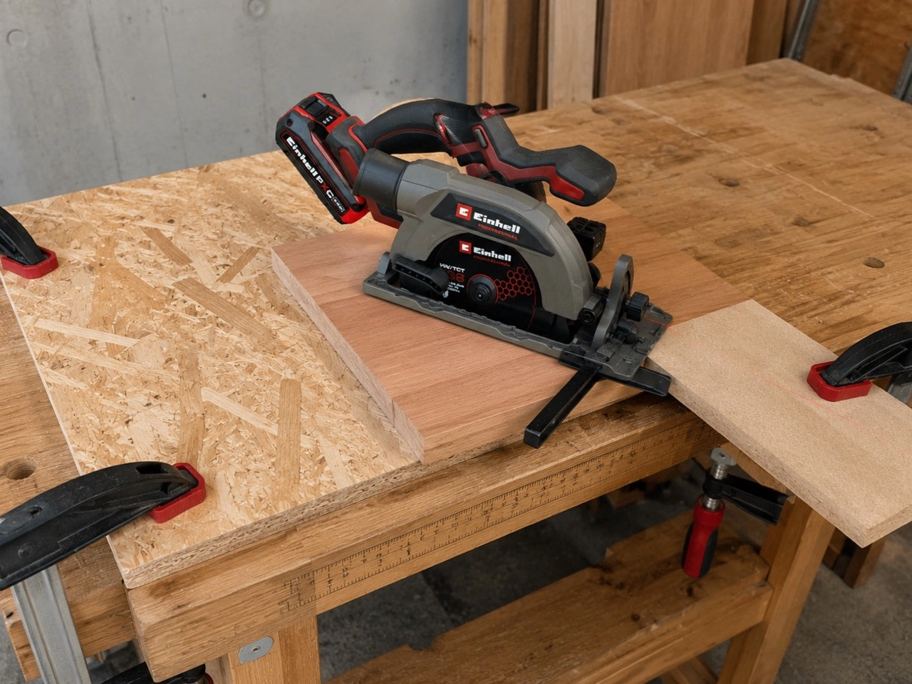 Einhell TP-CS 18/136-C Li BL: Praxistest auf OSB und Arbeitsplatte