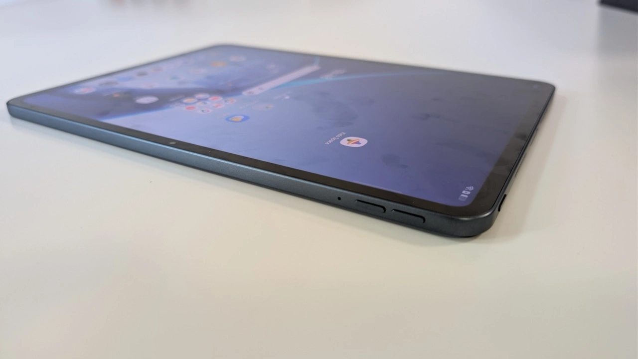 OPPO Pad 5: Seitenrahmen mit eingelassenen Lautstärketasten