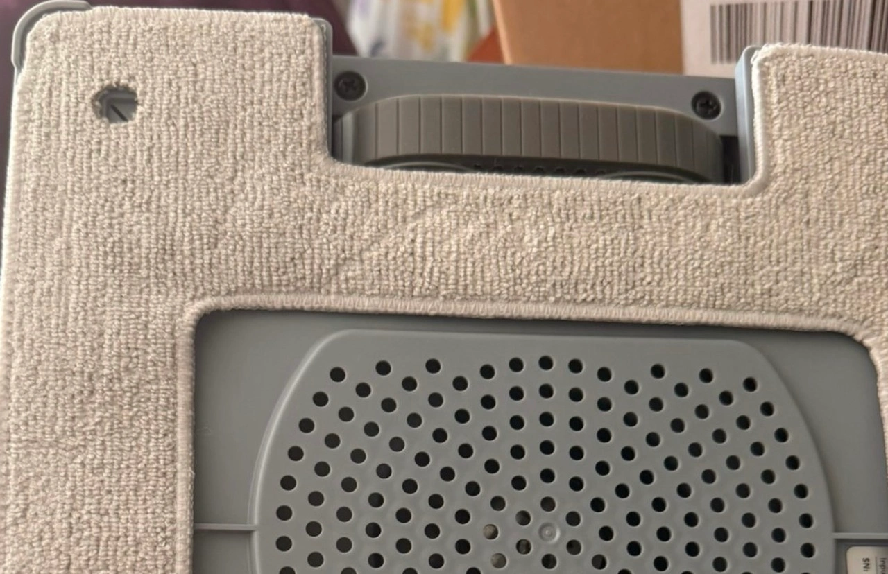 HAVA U01 Fensterputzroboter: Raupenkette und Mikrofaser-Pad im Detail