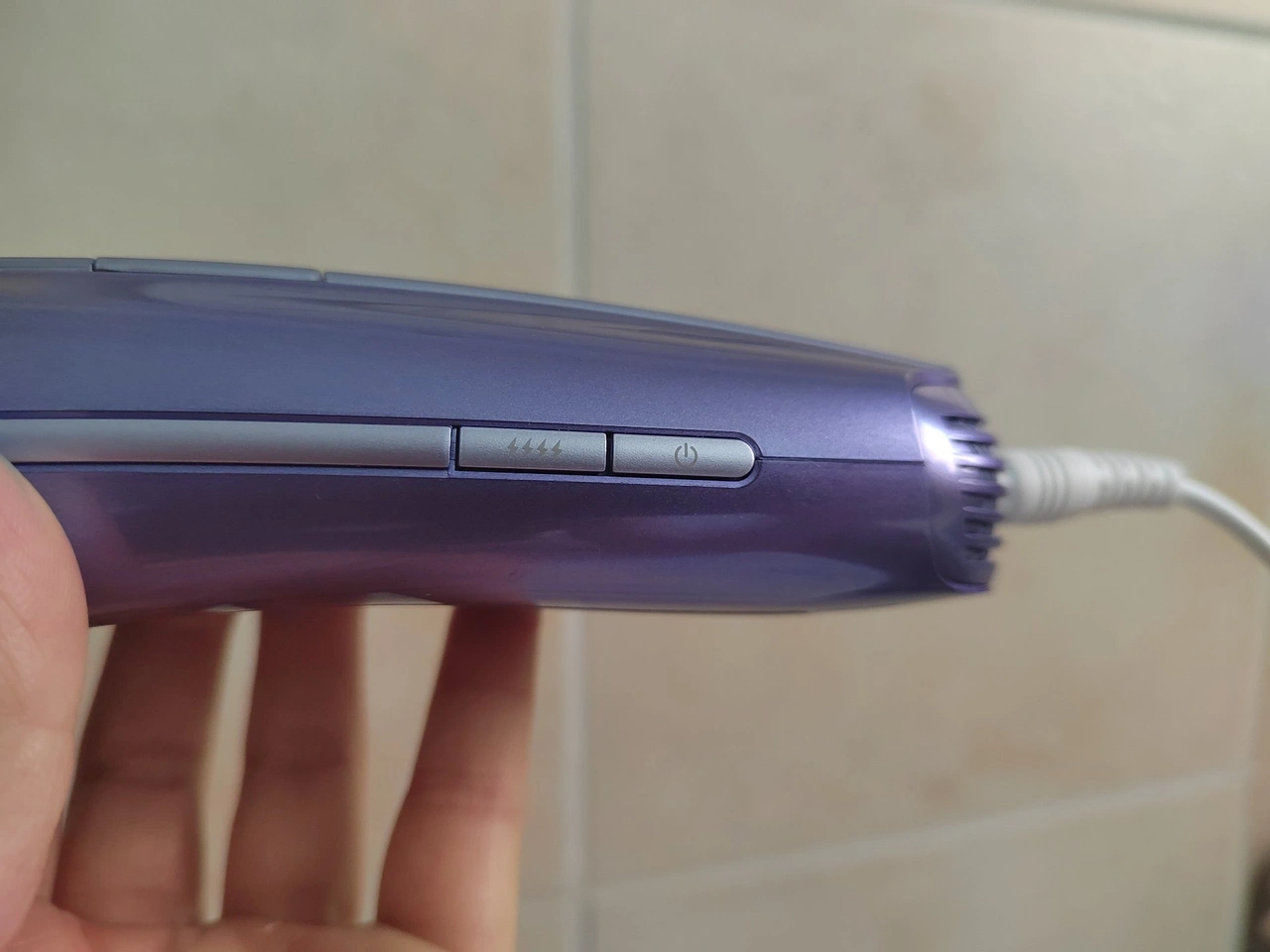 Ulike Air 10 Pro: Bedientasten an der Seite