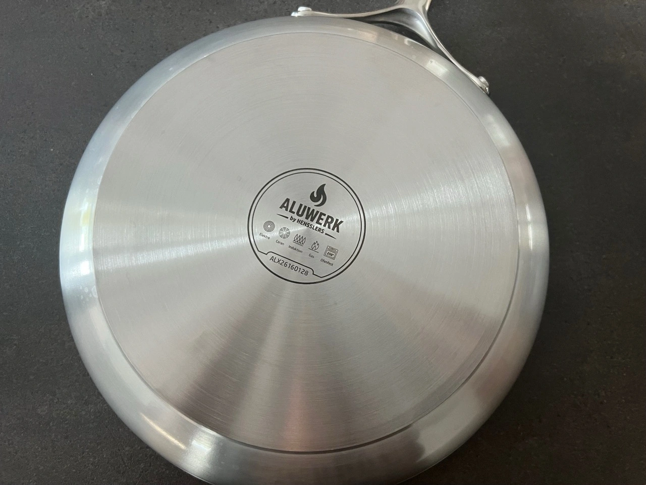 ALUWERK 28cm Pfanne by Hensslers: Vollinduktionsboden aus Edelstahl