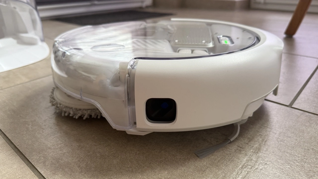 DJI ROMO P2: flache Seitenansicht mit Sensoröffnung
