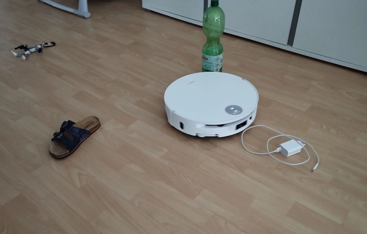 MOVA S70 Roller: Hindernistest mit Alltagsgegenständen