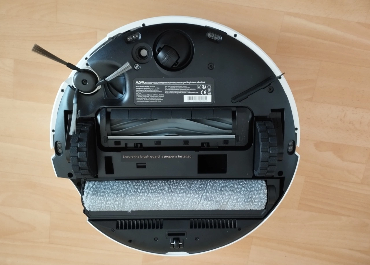 MOVA S70 Roller: Unterseite mit Wischwalze und Hauptbürste