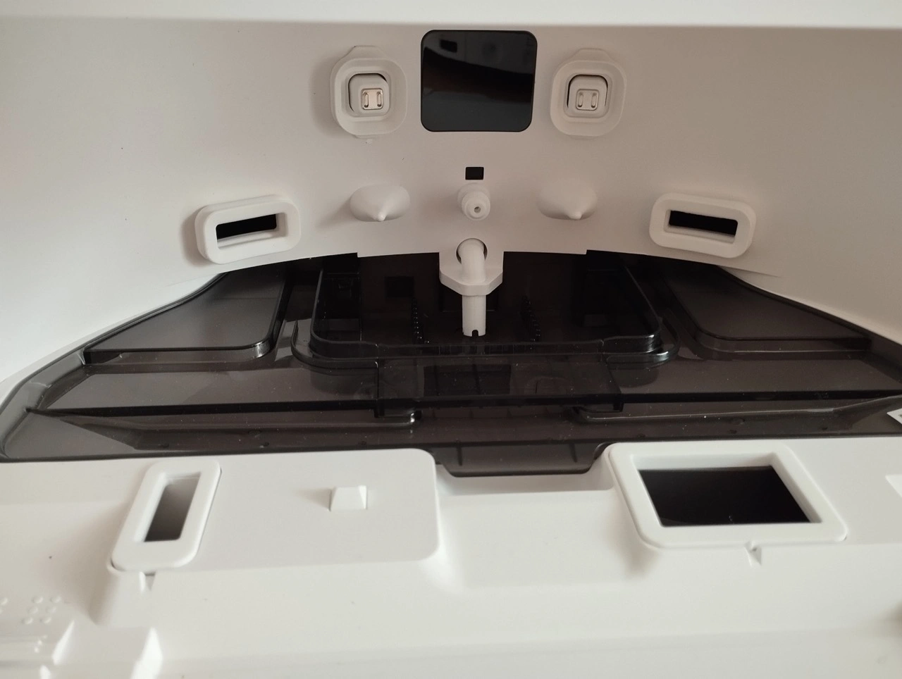 MOVA S70 Roller: Waschbereich der Reinigungsstation