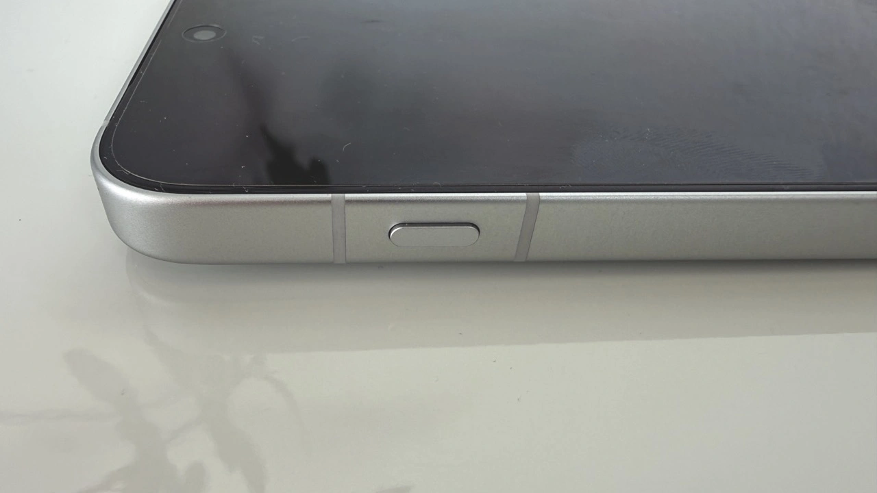 Reno16: Seitlicher Snap Key