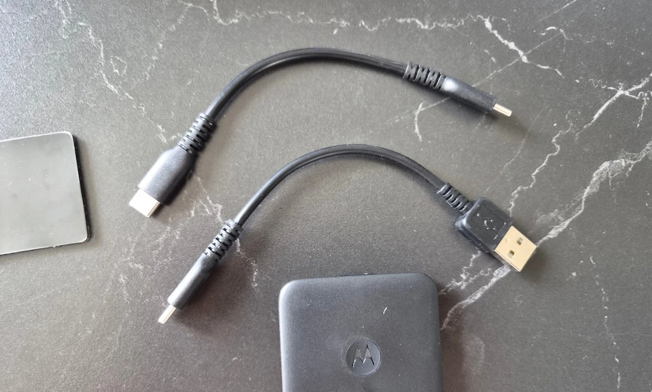 Motorola Drive MA2: Lieferumfang mit USB-A- und USB-C-Kabeln