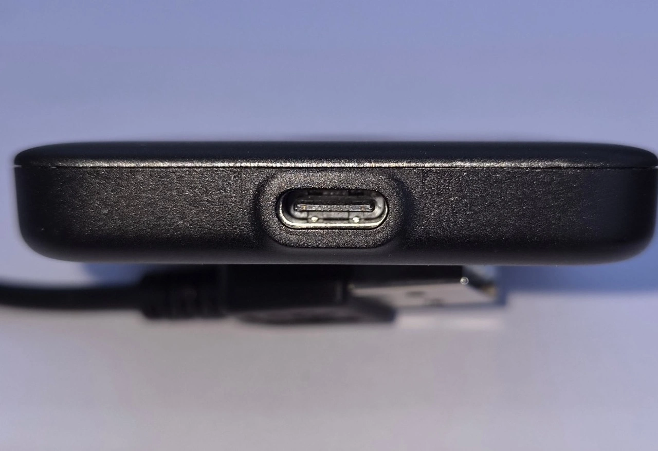 Motorola Drive MA2: USB-C-Anschluss für das abnehmbare Kabel