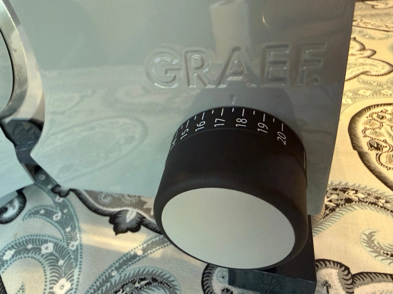 Graef G50 Sliced Kitchen Allesschneider: Einstellrad für die Schnittstärke