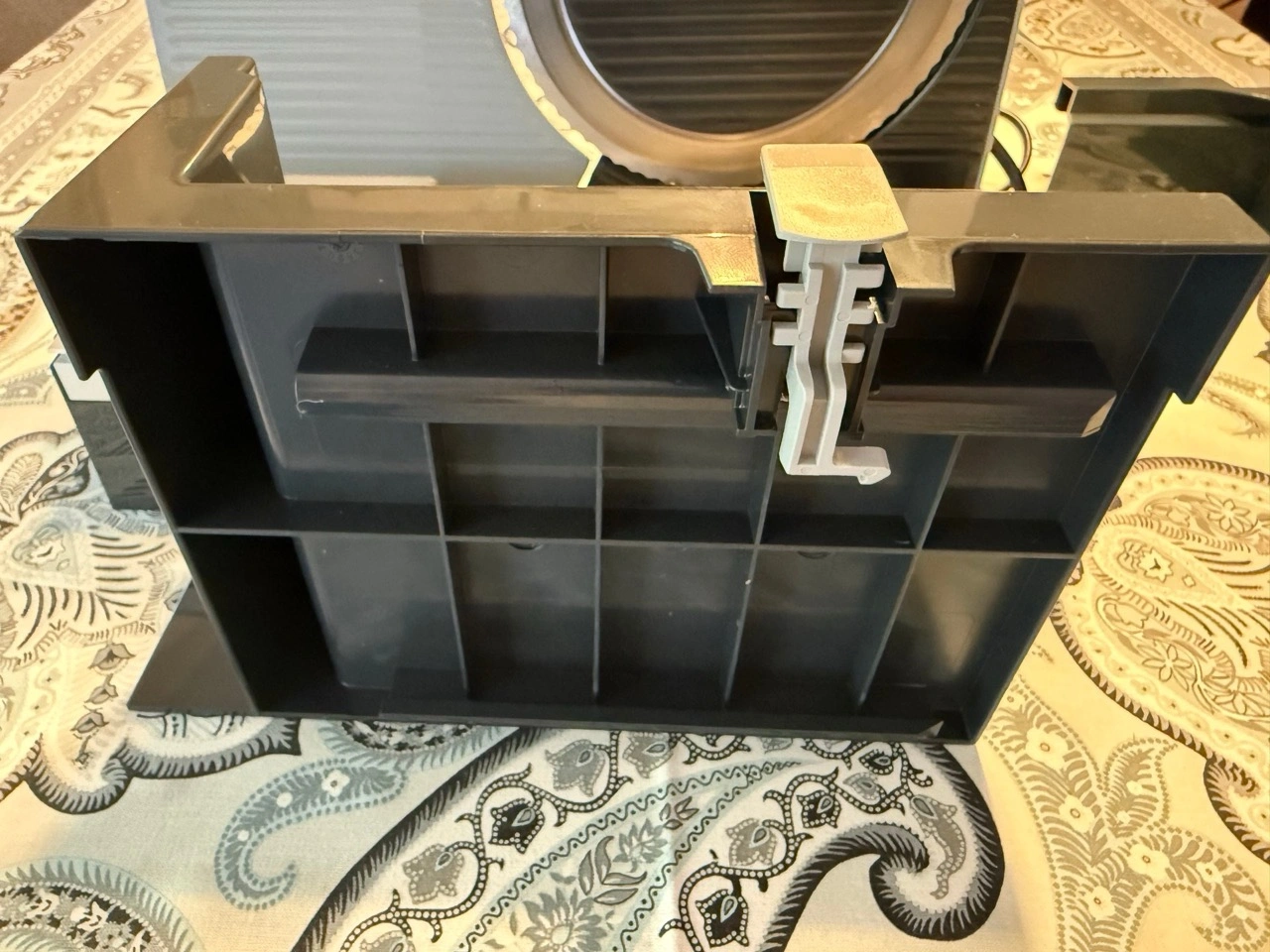 Graef G50 Sliced Kitchen Allesschneider: Unterseite des abnehmbaren Schlittens