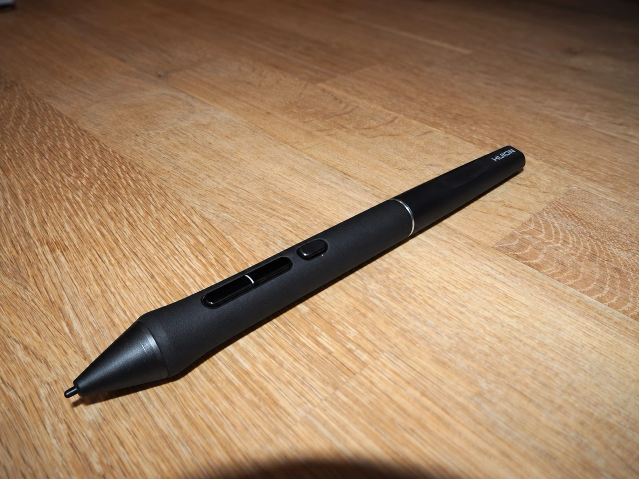 Huion Kamvas 22 (Gen 3): batterieloser PW600L-Stift mit Seitentasten